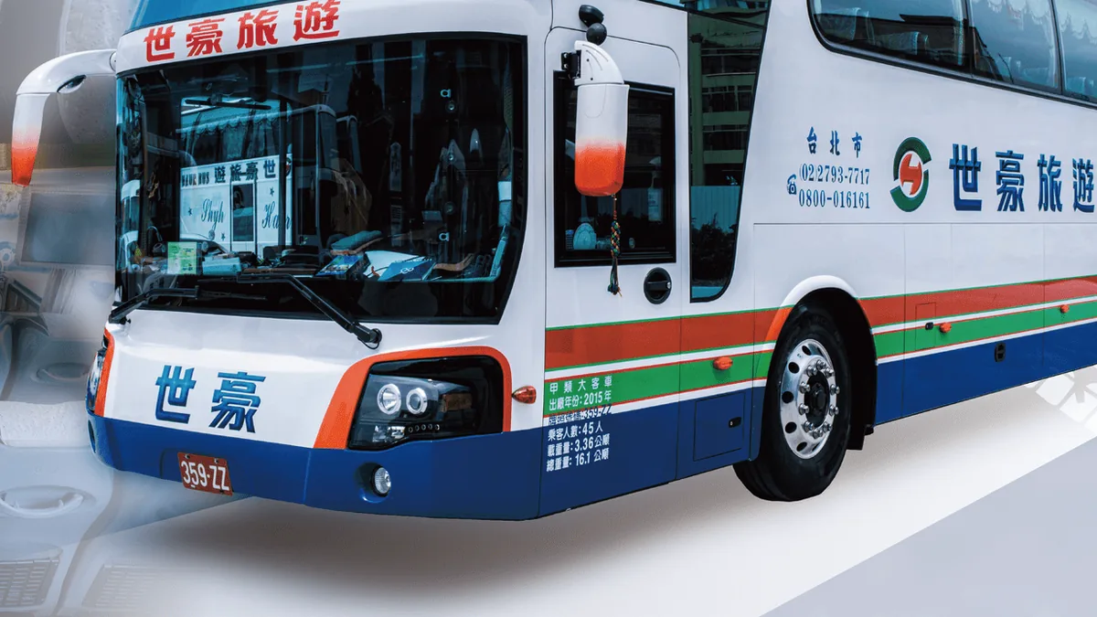 世豪 45 人座豪華遊覽車